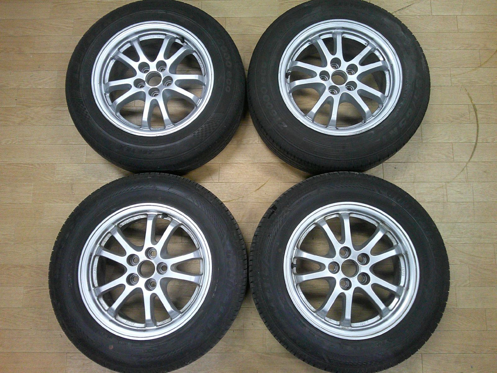 バリ溝 TOYOTA トヨタ プリウス 50系 ホイールカバーセット 純正