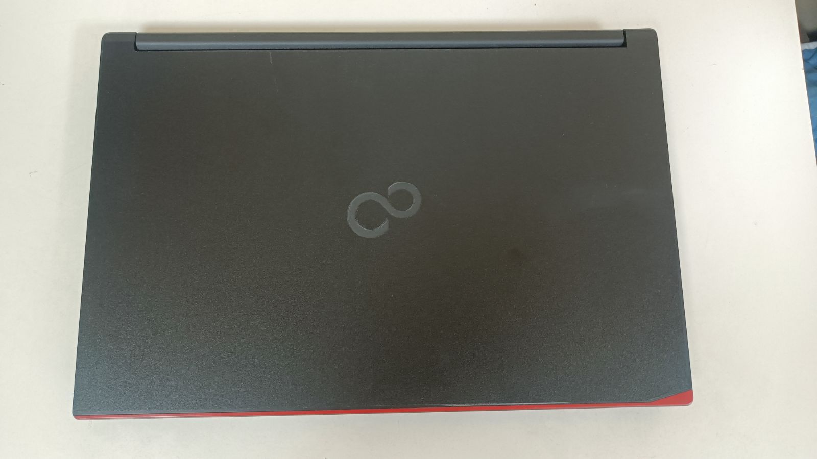 富士通LIFEBOOK ノートパソコン 第10世代 / SSD256GB / メモリ16GB