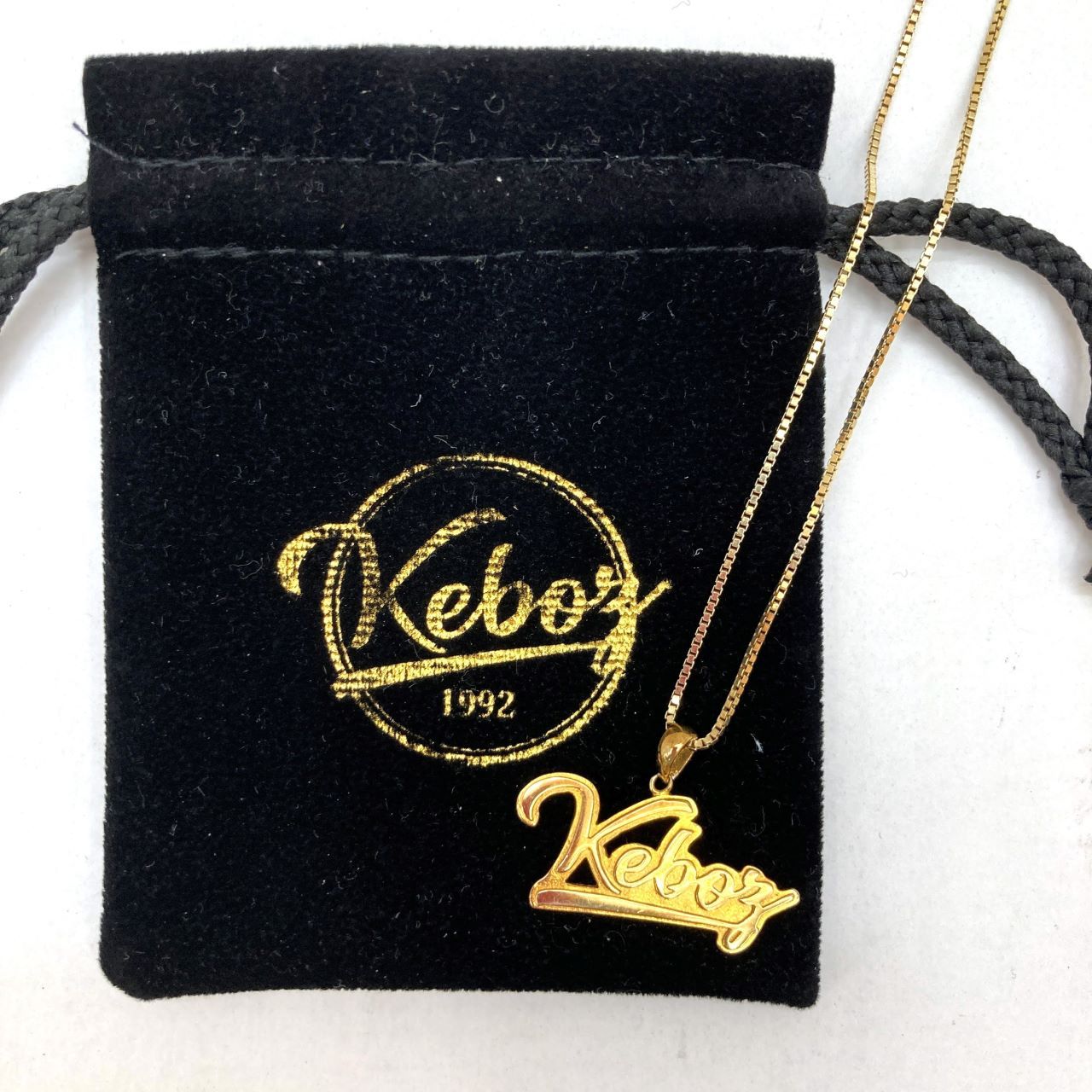 ☆03w01888 【保管袋付き】KEBOZ ICON LOGO NECKLACE ケボズ アイコンロゴネックレス ゴールド シルバーネックレス  コムドット ゆうた メンズ アクセサリー - メルカリ