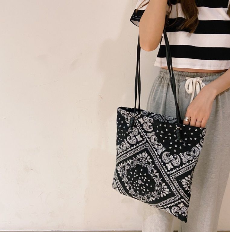 ペイズリー柄 ブラック トートバッグ ペイズリー柄 トートバッグ 2色展開 011 - メルカリ
