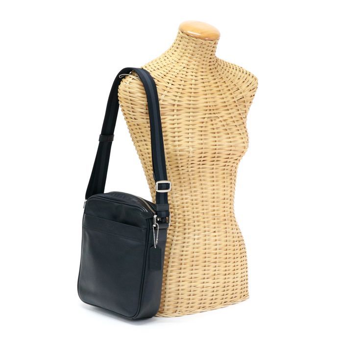 muta marine 三角形ポーチ ホワイト/ブラック muta marine 三角形