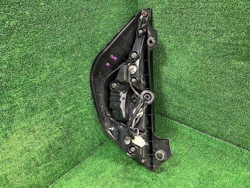 アクア NHP10 右テールランプ テールライト S スタンレー 52-297 81511-52D00 9AH FFCRYSTALESIA_COM