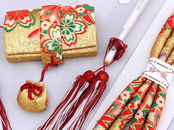 着物美人 送料込み 七五三 女の子 箱セコ3点セット 七五三箱セコ 女の子箱セコ 女の子帯締め 箱迫 丸ぐけ 帯締め 末廣 びら簪 女児 子供 キッズ 2 3歳 5 6 7歳 女の子着物用 七五三着物用 金 赤 m525309