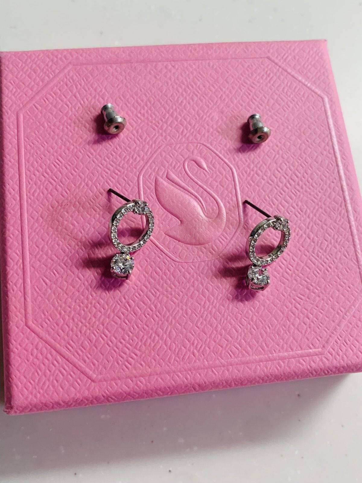 ほぼ新品 スワロフスキー Swarovski Constellaフープピアス