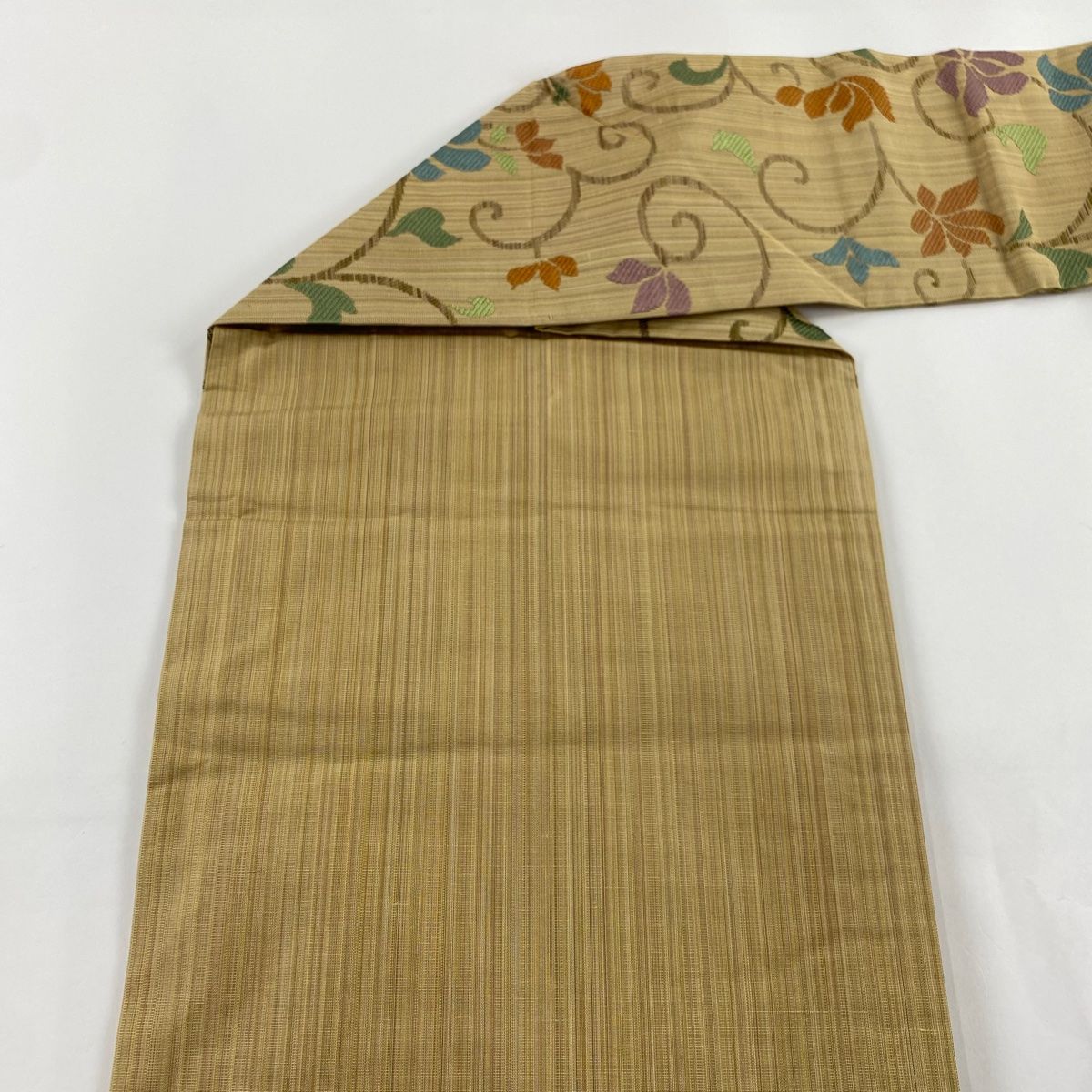 名古屋帯  川島織物 細かな花唐草 化繊 AO-1514 名古屋帯 美品 名品 川島織物 落款 花唐草 薄茶色 正絹 【中古