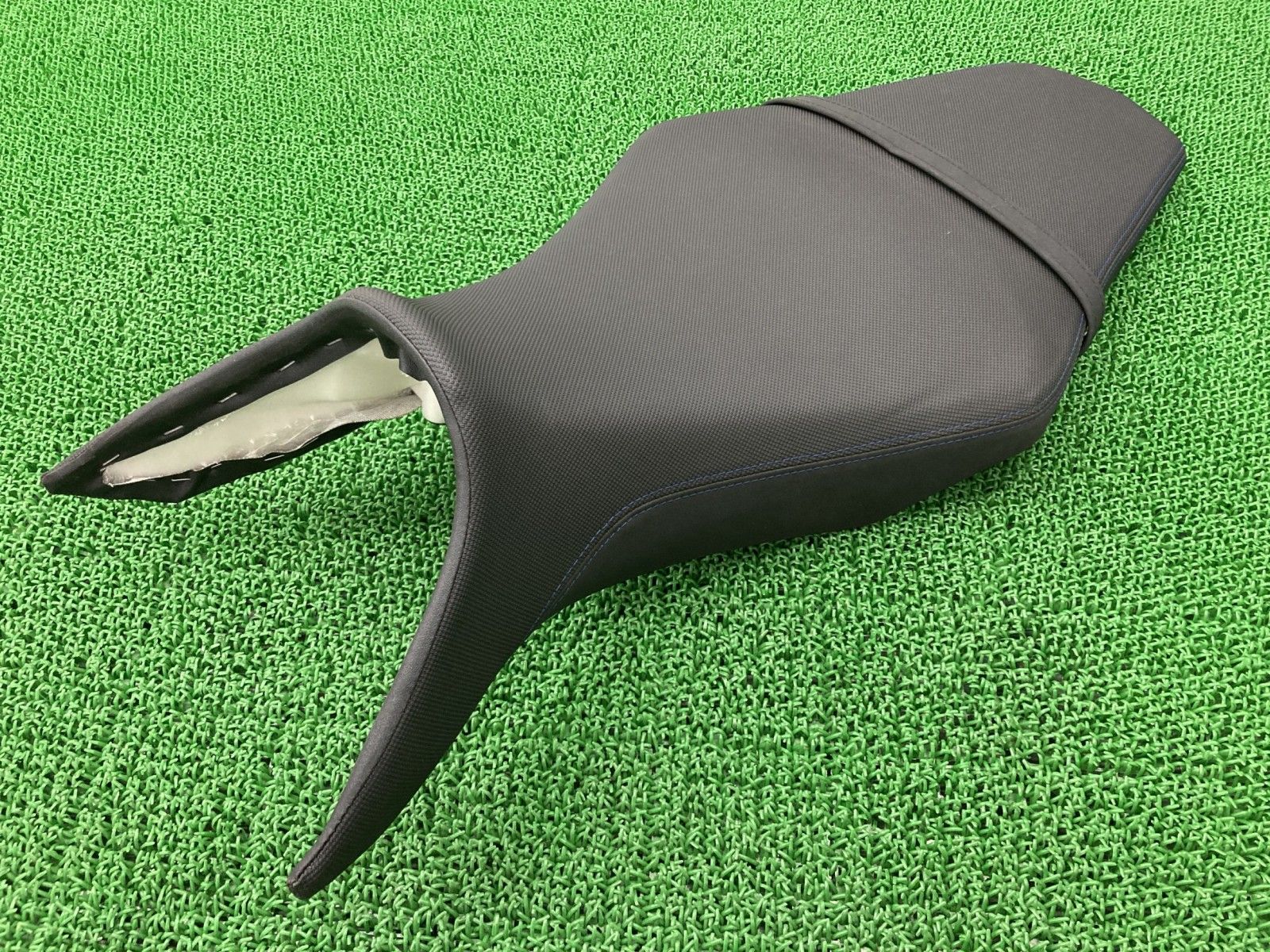 MT-09 シート BS2 ヤマハ 純正 バイク 部品 RN52J シートバンド ブルー
