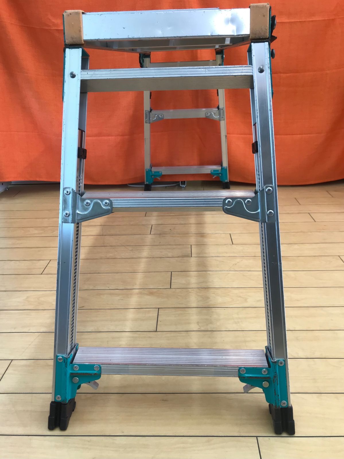 脚部伸縮足場台 DRS-1000c