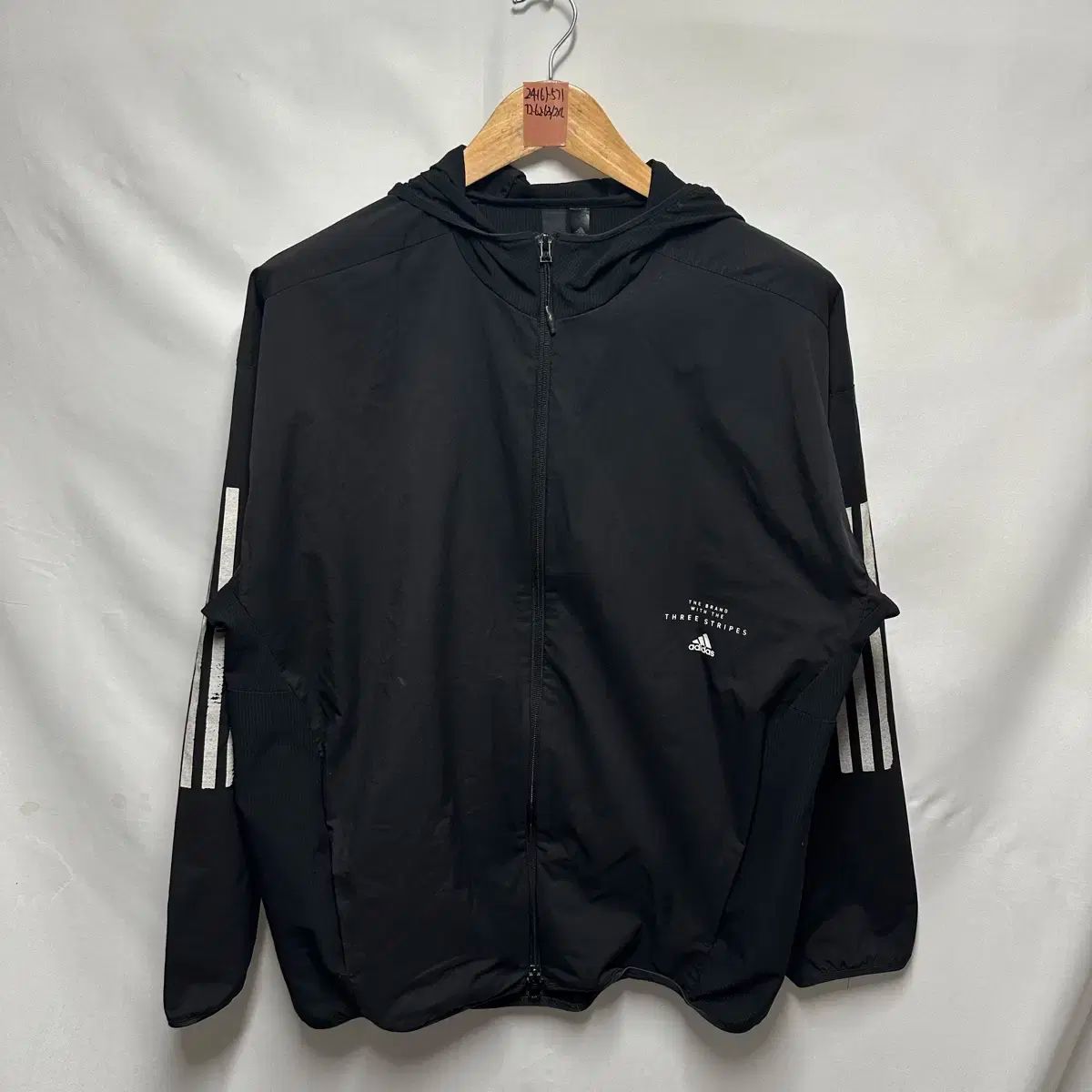 雷市場（ポンジャン）商品韓国直送】純正品/ 2XL adidas(アディダス) 3本線 ミドルロゴ 黒 ウインドブレーカー - メルカリ