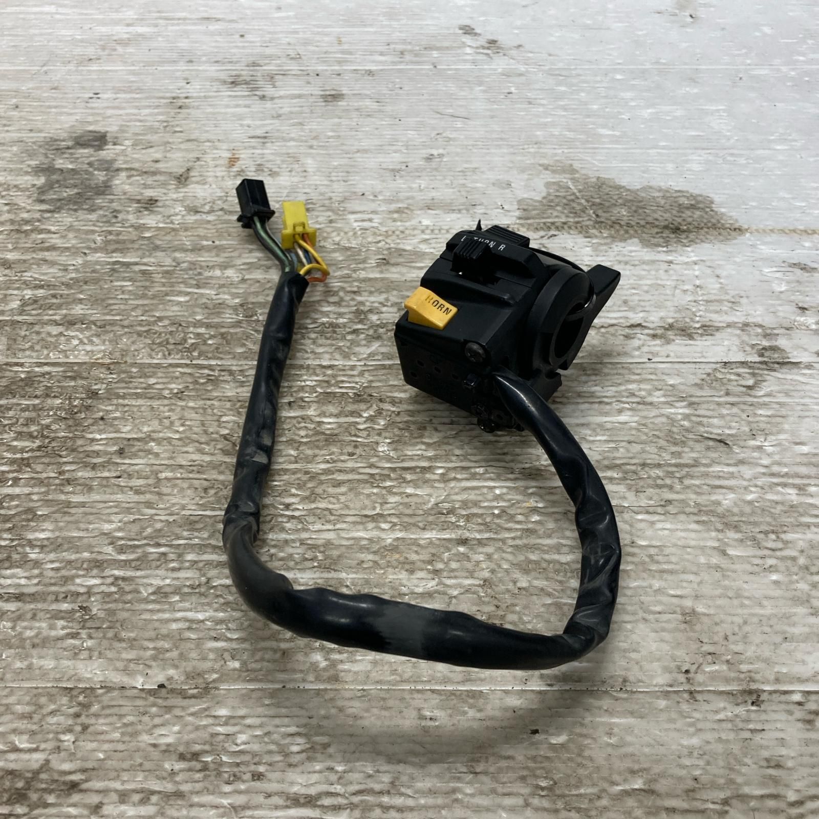 ととページ SUZUKI GSX-R400 GK73A ハンドルスイッチボックス 左 スズキ