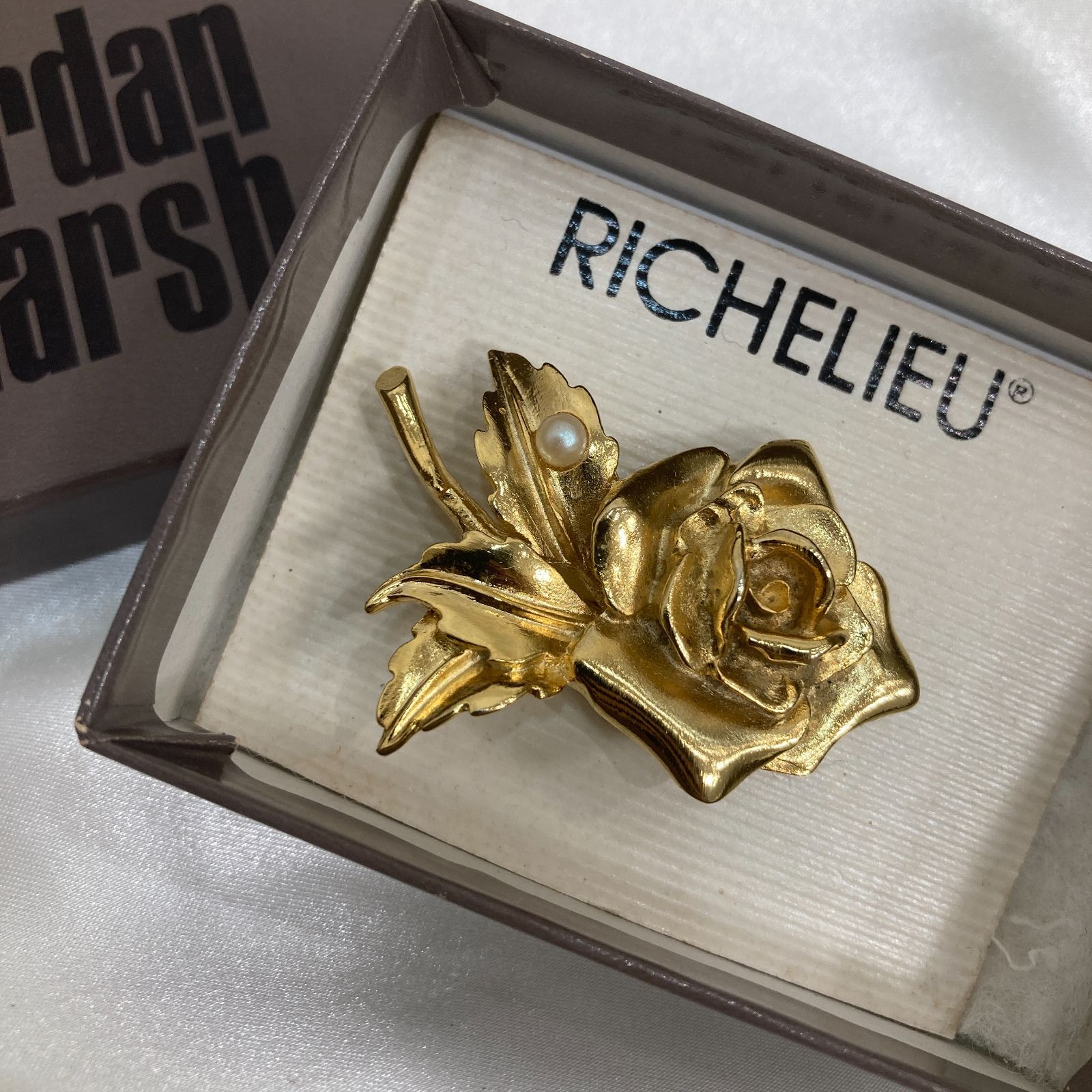 A【ヴィンテージ】RICHELIEU リシュシュー コサージュ ブローチ ゴールド色 薔薇モチーフ バラ アンティーク 高級感 - メルカリ