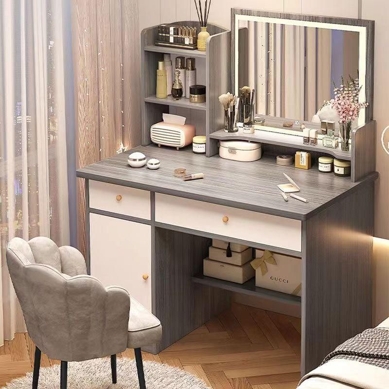 娘が1人暮らしをするので、置いて行った、クラシック装飾の壁掛け鏡