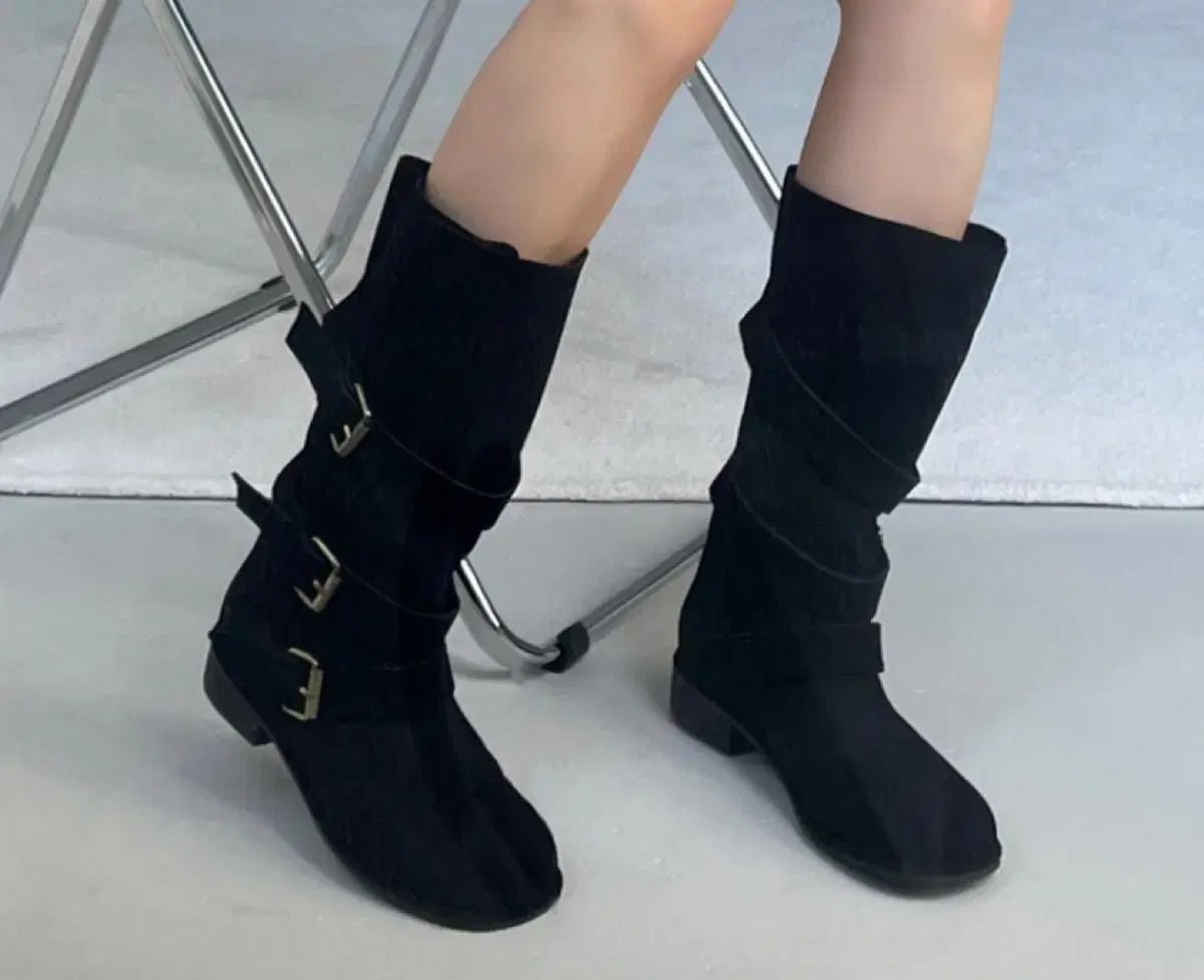 未使用品 |ブラック ブラックアップ うなり声 バックル 折りたたみ スエード ミドルブーツ 245 新鮮味のある