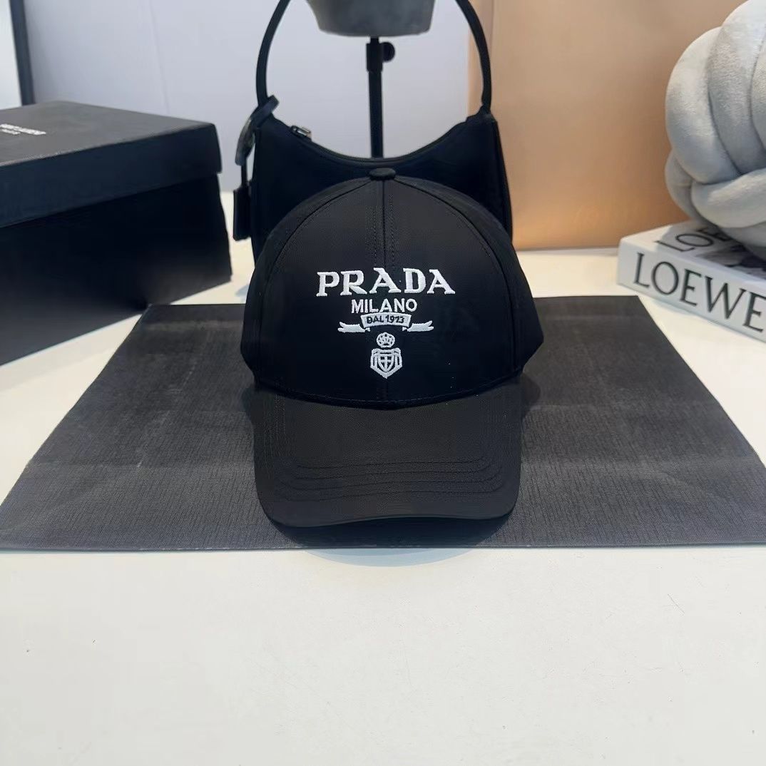 PRADA プラダ ベースボールキャップ