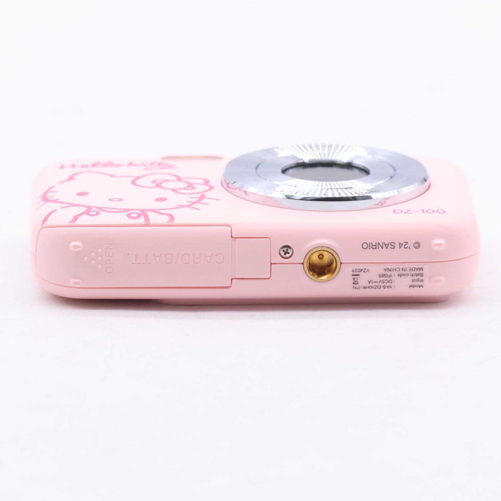 YASHICA キティ デジタルカメラ ピンク YASHICA Compact Digital Camera DZ-100 Hello Kitty Playground