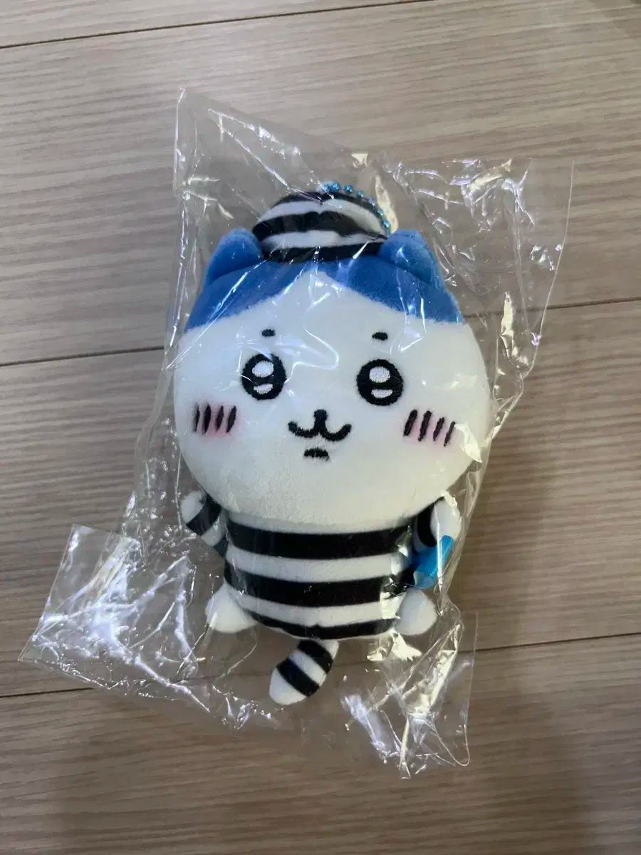 ちいかわ ハチワレ 囚人 マジカル マスコット ぬいぐるみ