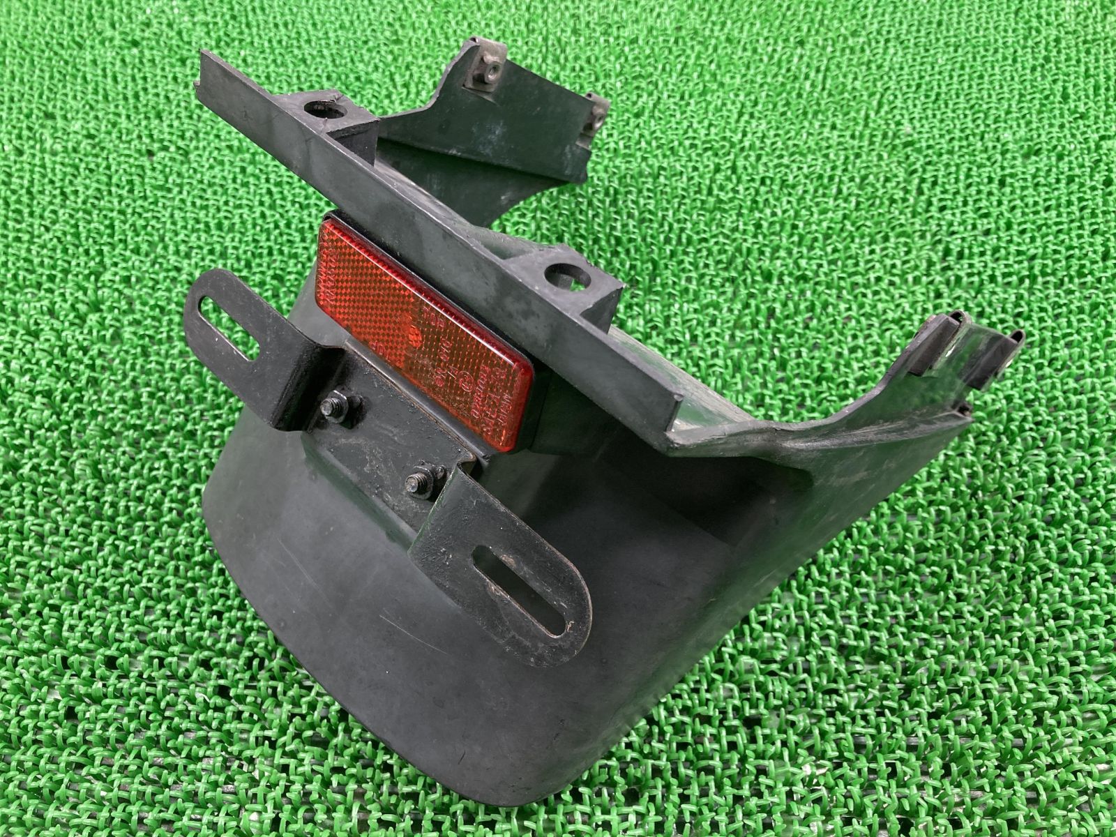 ZZ-R1100 リアフェンダー 35023-1262 カワサキ 純正 中古 バイク 部品 ZXT10C リフレクター 反射板 割れ欠け無し 品薄 車検 Genuine