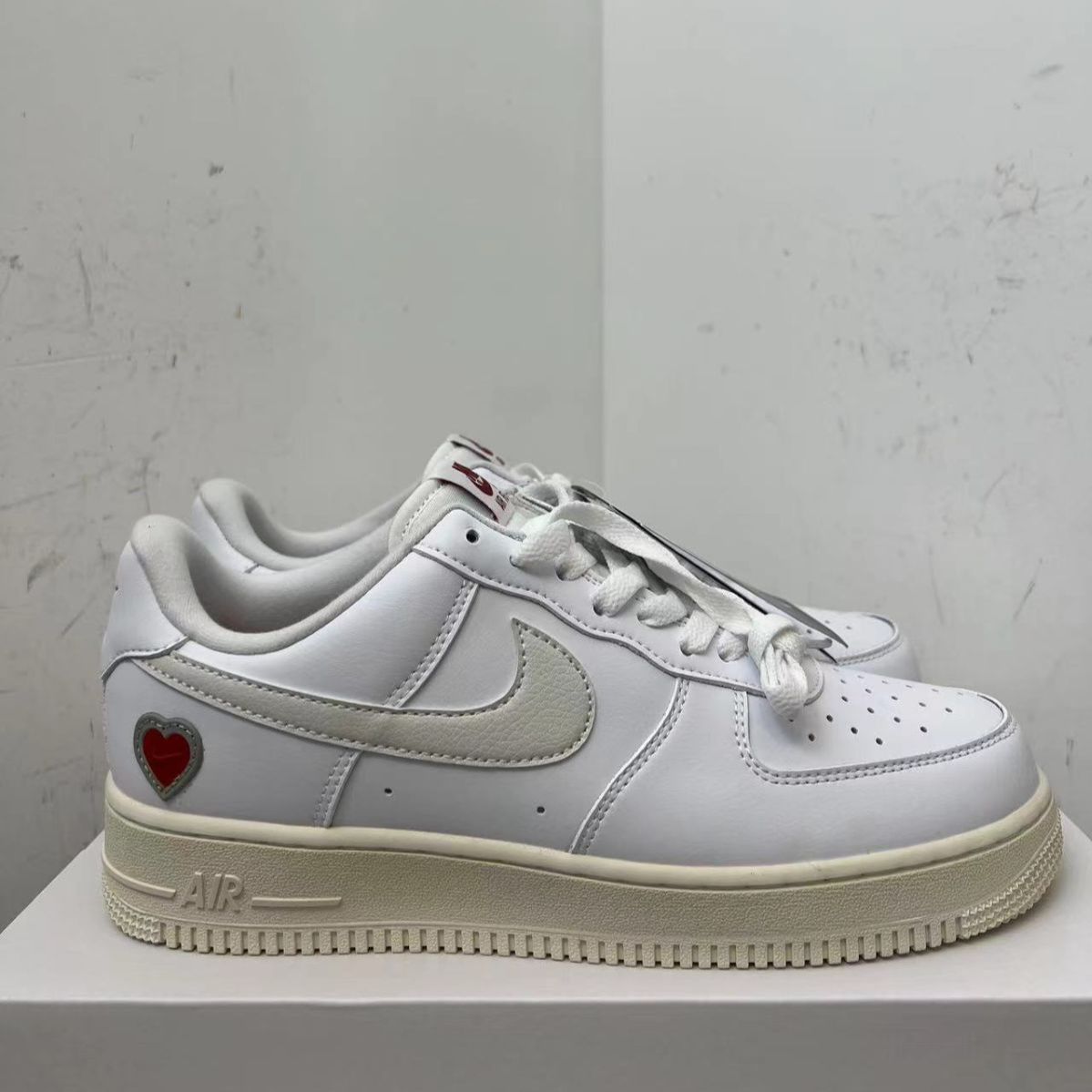 新品未使用 ナイキ Nike Air Force 1 Valentine's Day スニーカー