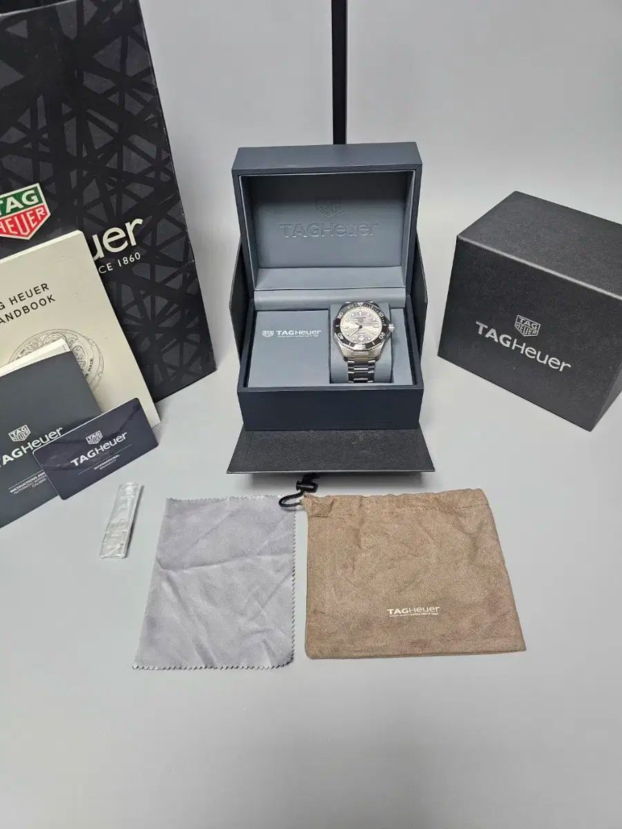TAG Heuer タグホイヤー 新モデル アクアレーサー 300 キャリバー 5 オートマティック 時計 43mm