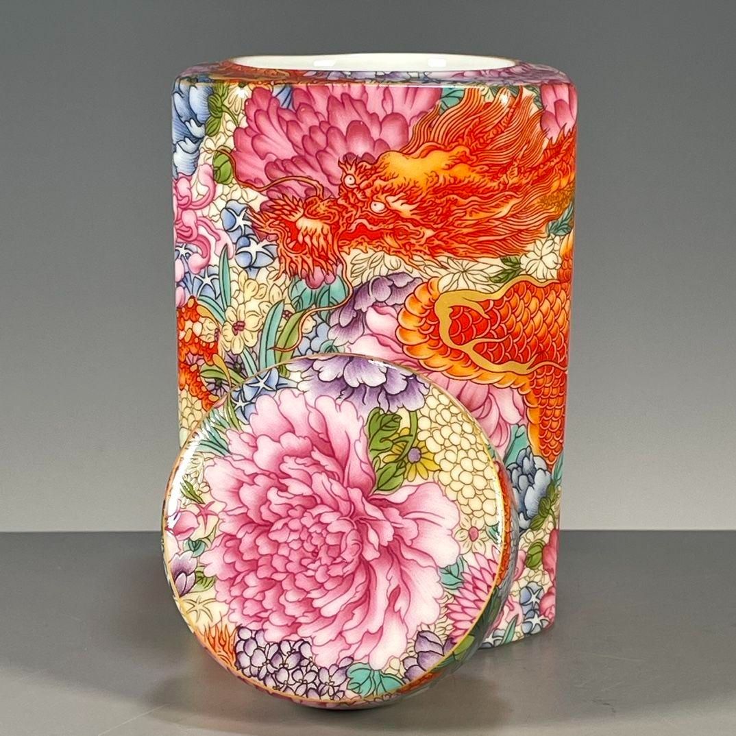手描きボタンローズと竜紋のつぼ 装飾品 収集品 景徳鎮 陶磁器 工芸品 置物 藍釉黄龍鳳賞盤 景徳鎮 陶磁器 装飾品 現代工芸品 美術品 置物