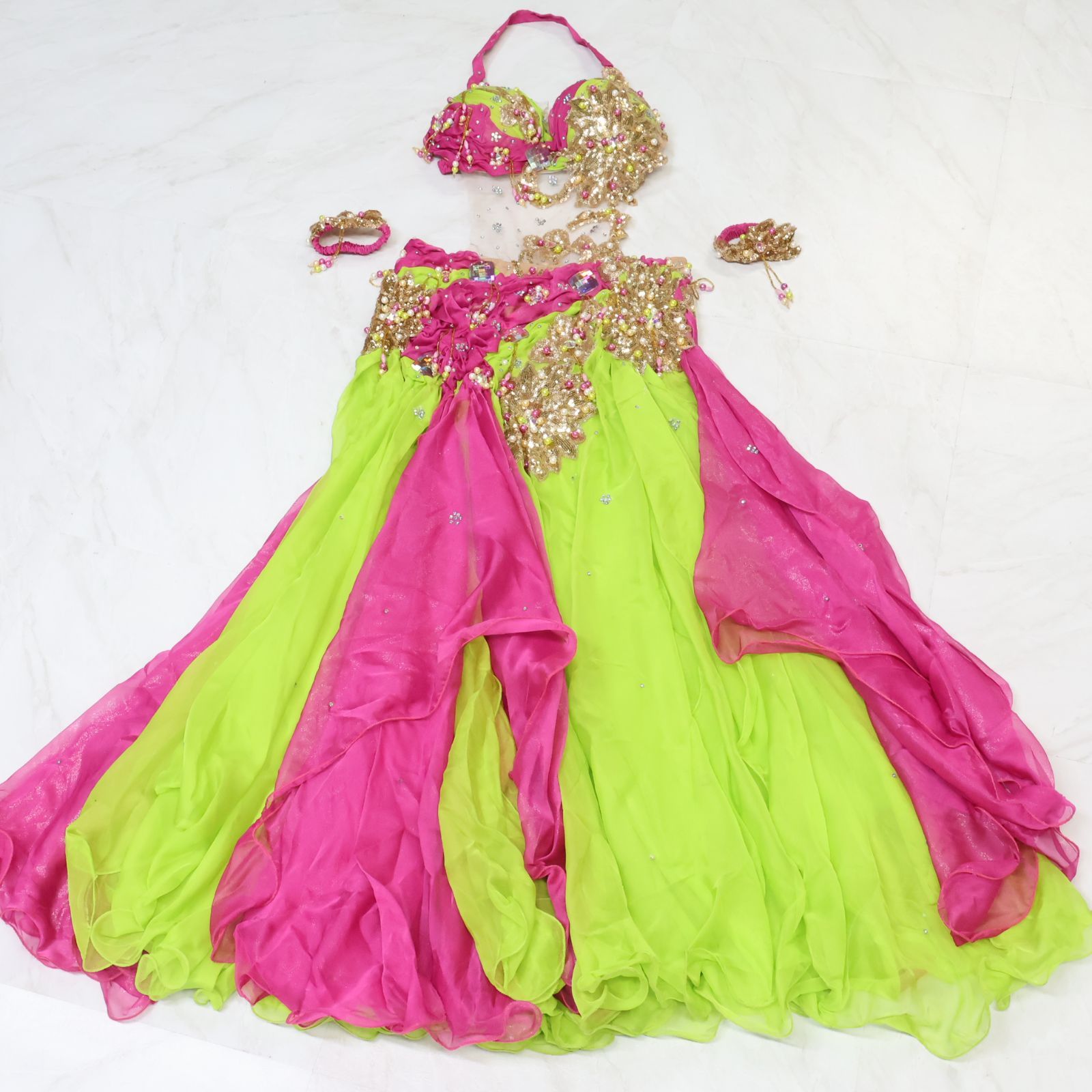 エジプト製 ベリーダンス用オリエンタル衣装】ピンク×黄緑 Hoyda 装飾