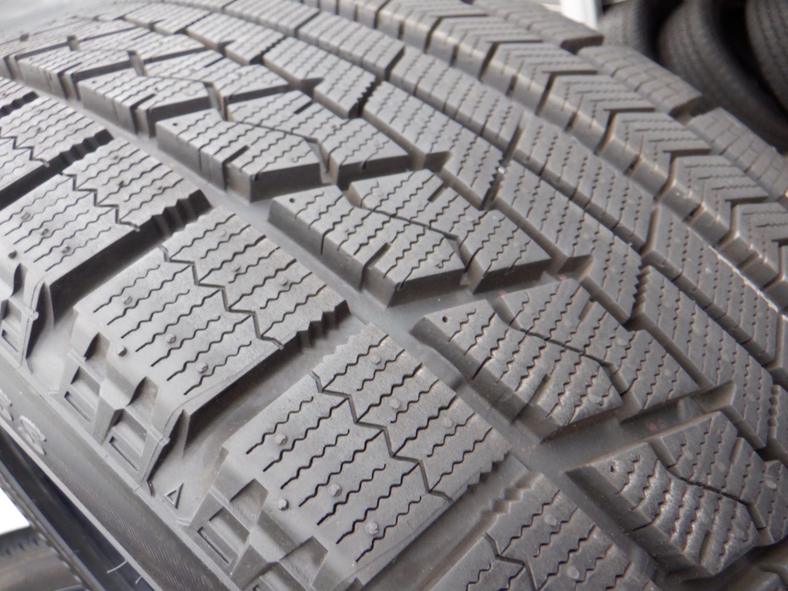 ２４５ ５０Ｒ１９ ４本 ブリヂストン ブリザックＲＦＴ レクサスＬＳ ＢＭＷ ７シリーズ アウディＡ６などに FFCRYSTALESIA_COM