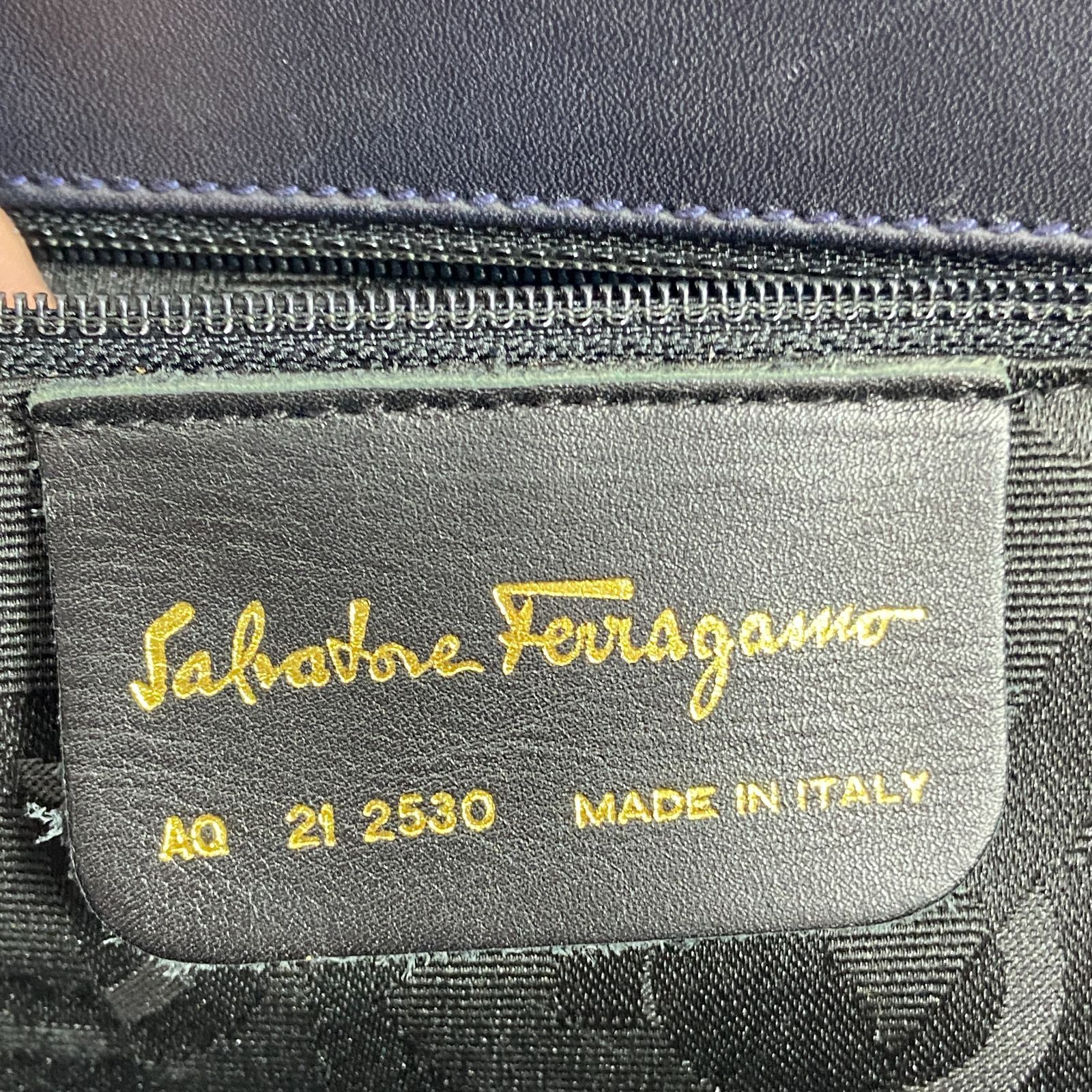 【Salvatore Ferragamo】サルヴァトーレフェラガモ ヴァラ AQ21 2530 カーフ 紺 レディース トートバッグ