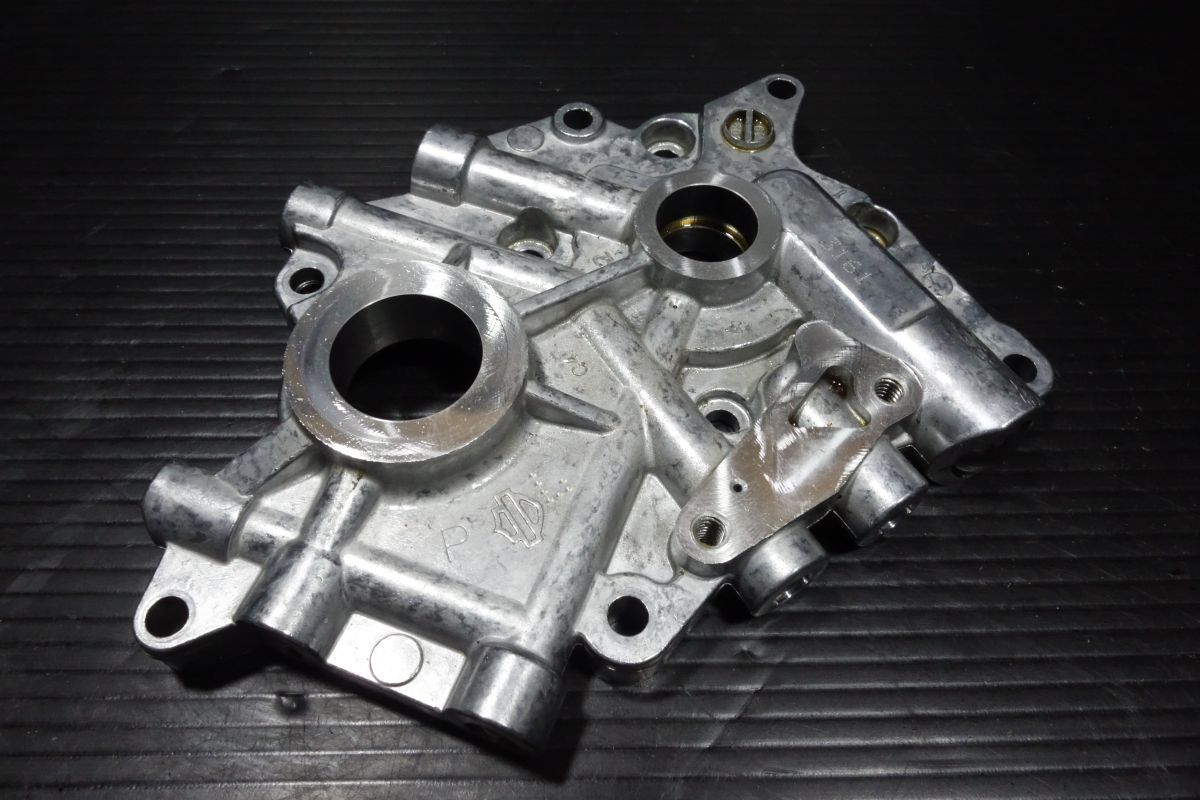 カムシャフトプレート