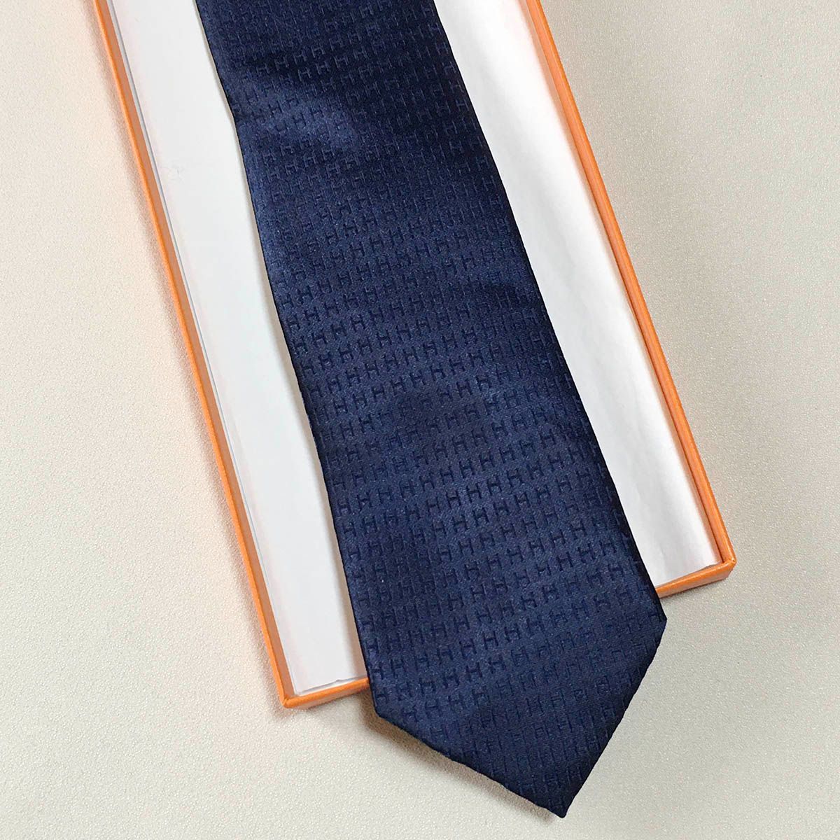 美品 エルメス HERMES ネクタイ シルク100% フランス製 ネイビー 【H柄】 252-104