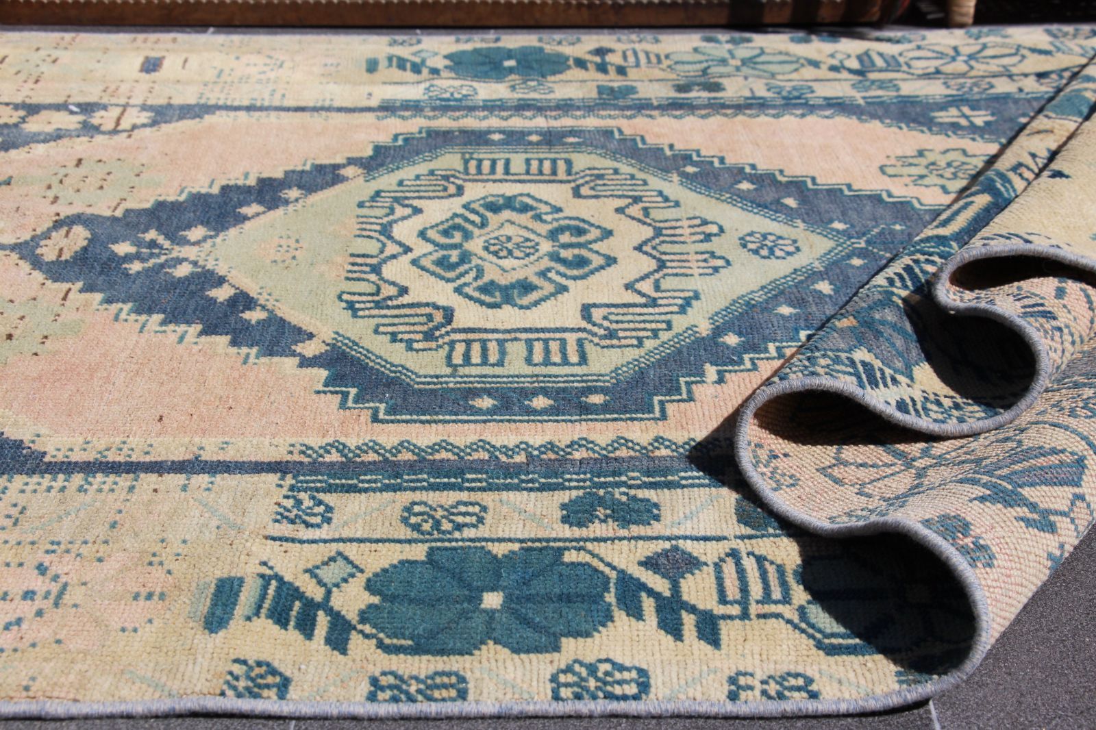 カイセリ製トルコ絨毯 手織り ラグ（素材：ウール◇サイズ：119 x 238