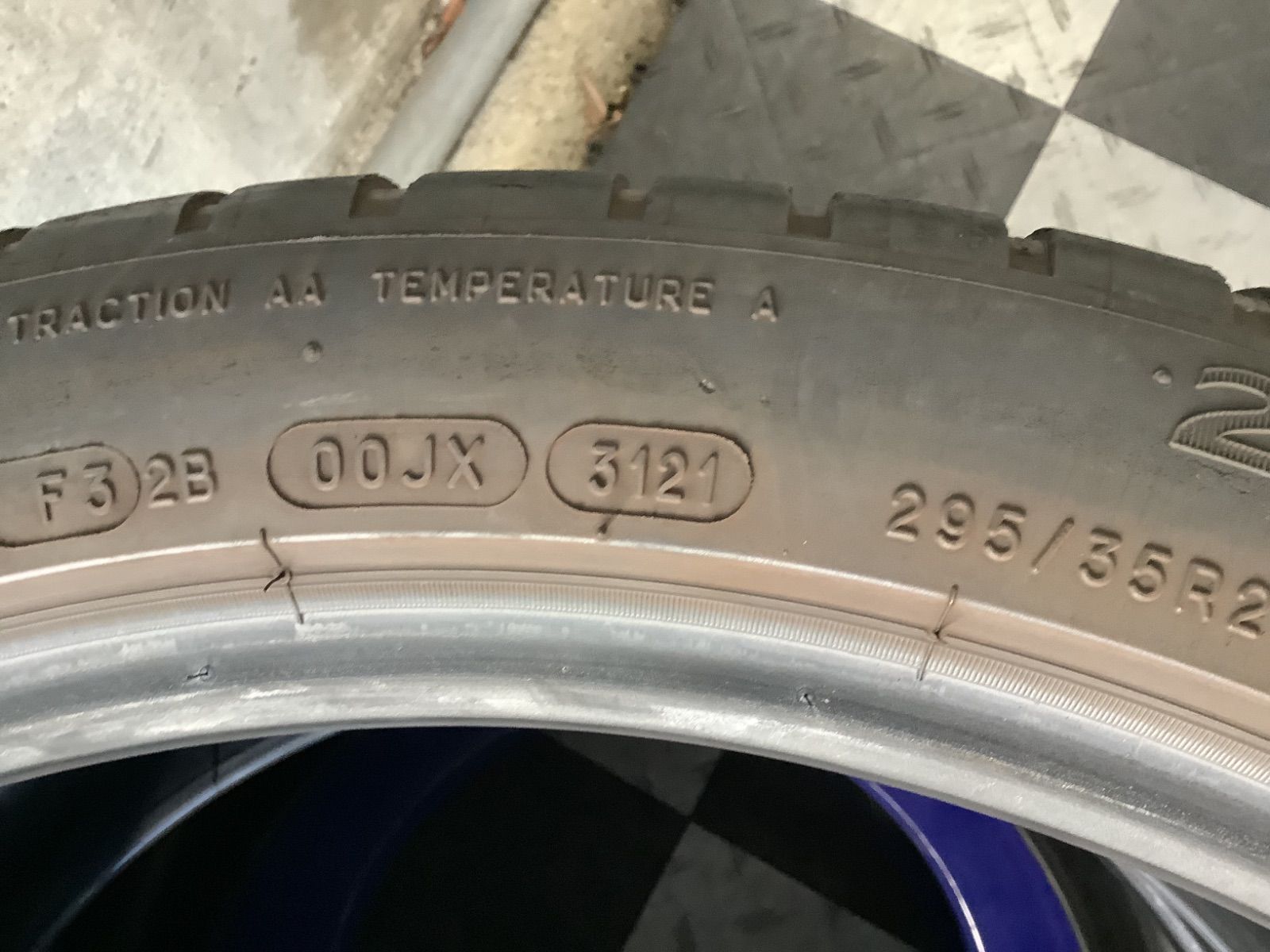 超大幅値下げ!! [送料込み] 295/35R21 107Y 2021年製 MICHELIN 