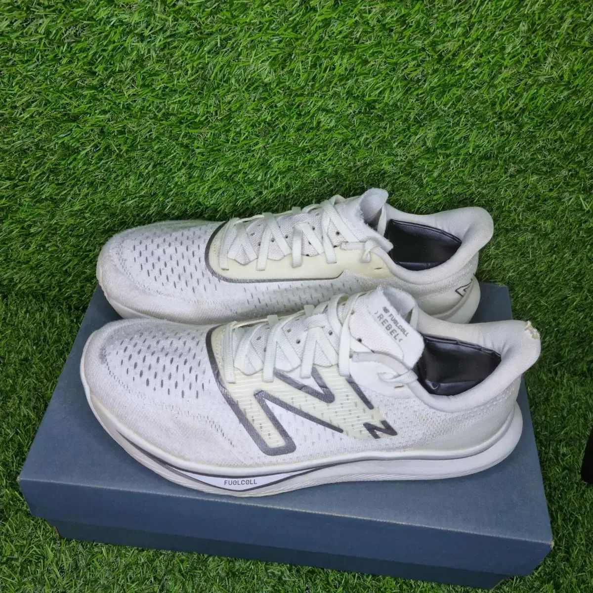 New Balance ニューバランス フューエルセル レベル 白 スニーカー 270 OLIVEOS_COM_TR