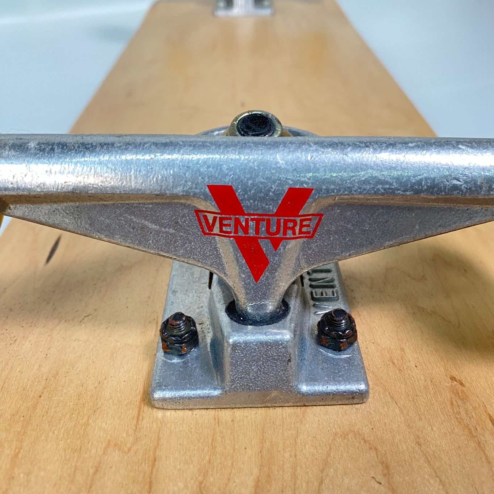 VENTUREトラック付きスケートボードデッキ プリミティブスケー