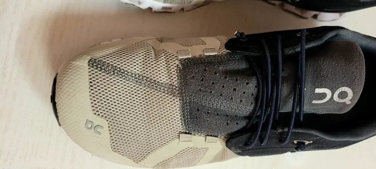 ランニングシューズ ブラック|ベージュ