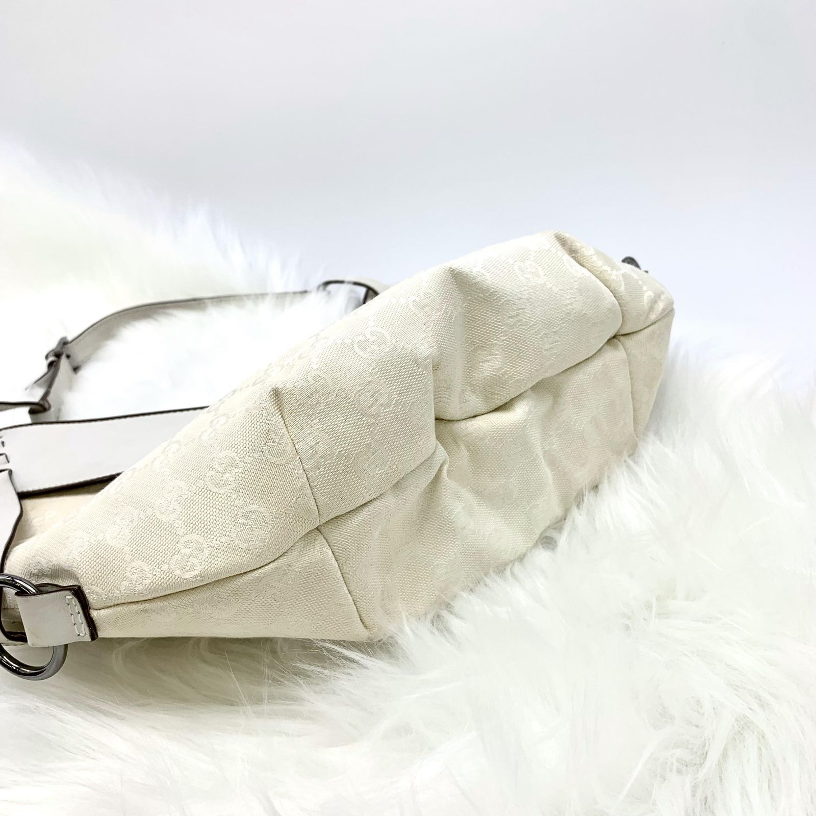 GUCCI グッチ 106250 GGキャンバス レザー ホワイト ショルダーバッグ 