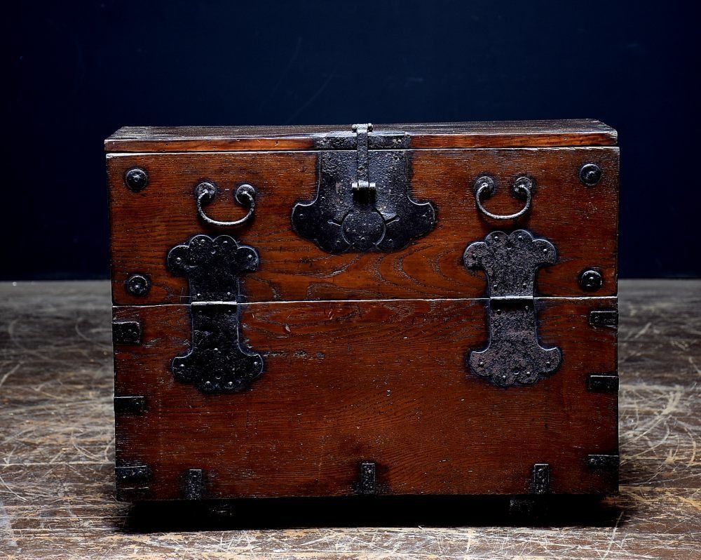 蔵A5456b 朝鮮古美術 松造 鉄金具 バンダジ 李朝家具 小ぶり