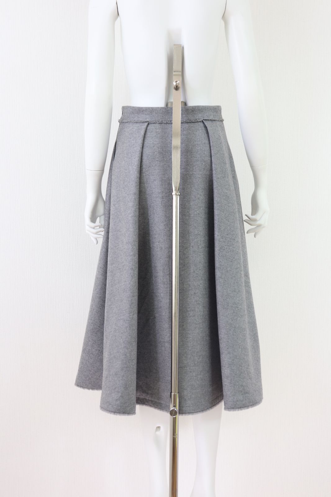 23年　FOXEY frida 43984 フレアスカート　インスタ掲載品 FOXEY Frida ウールフランネルスカート 43984 グレー 2023年商品