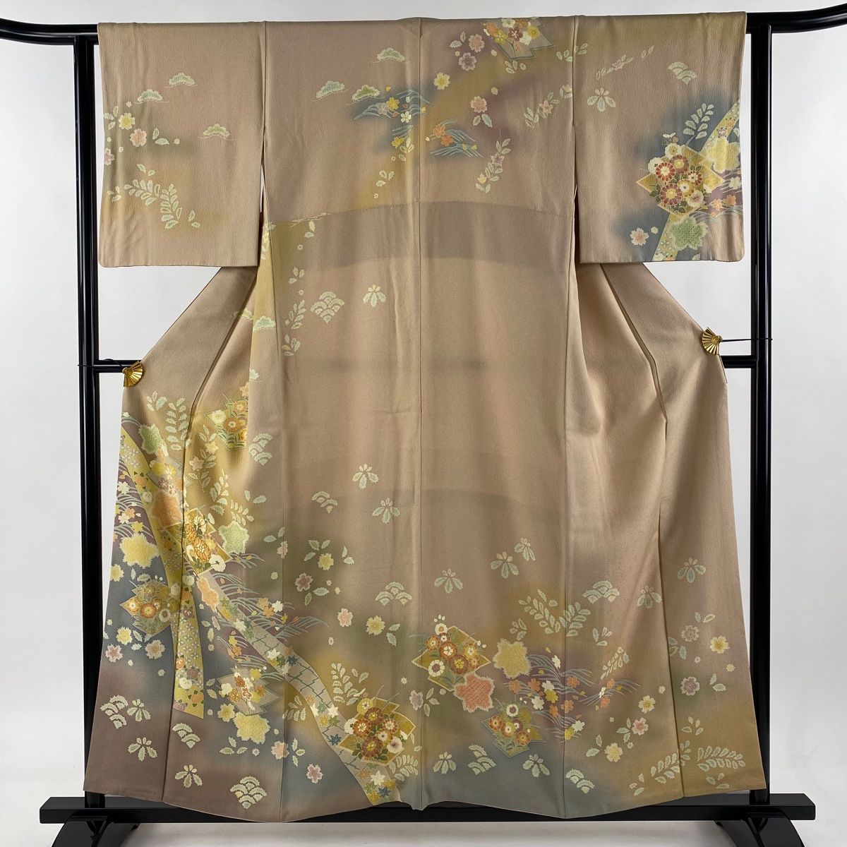 訪問着 身丈156cm 裄丈62cm S 袷 松皮菱 草花 金糸 金彩 ピンクベージュ 正絹 名品