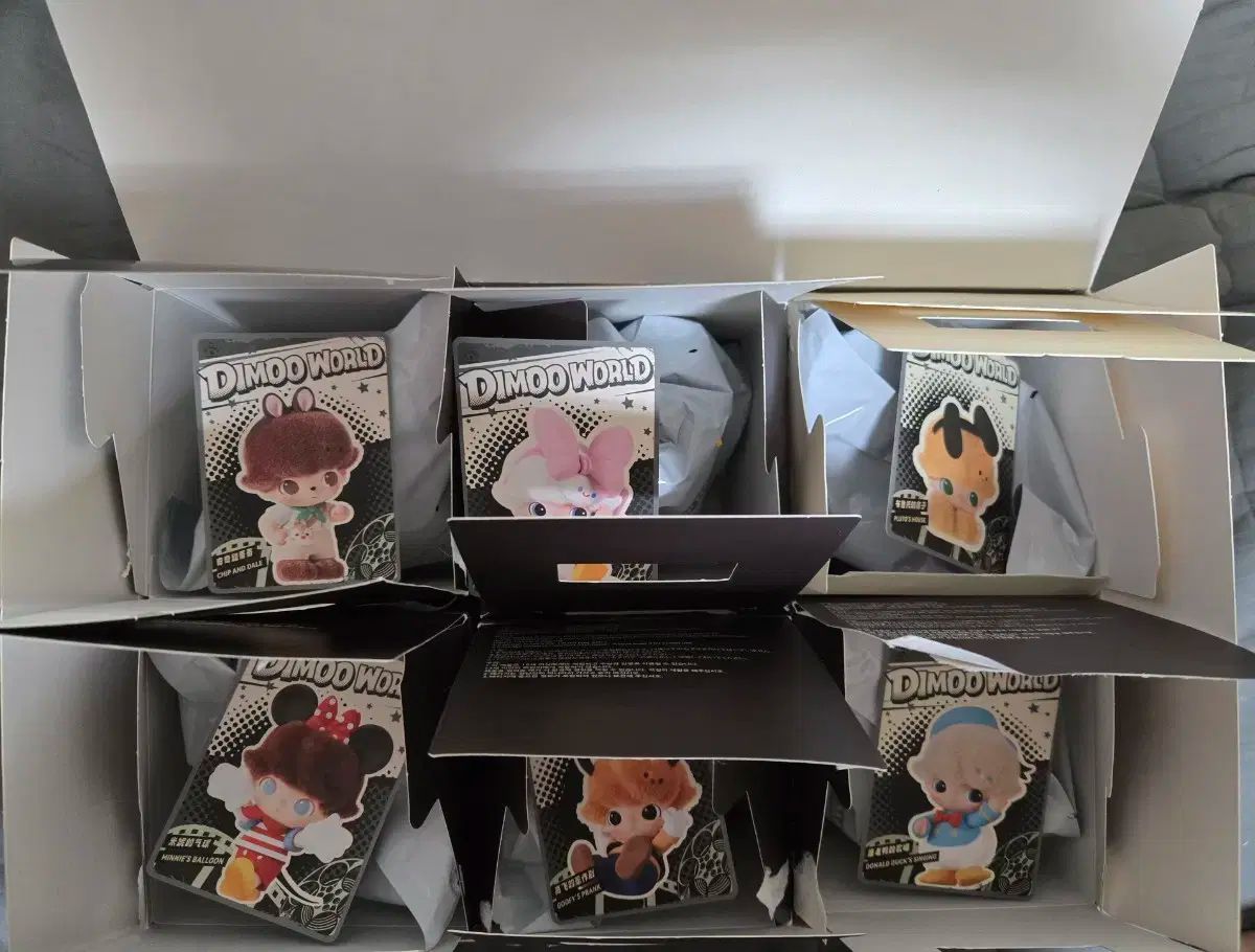 箱のみ ポップマート ディム ザ ワールド x Disney ディズニー シリーズ 人形 キーリング セット