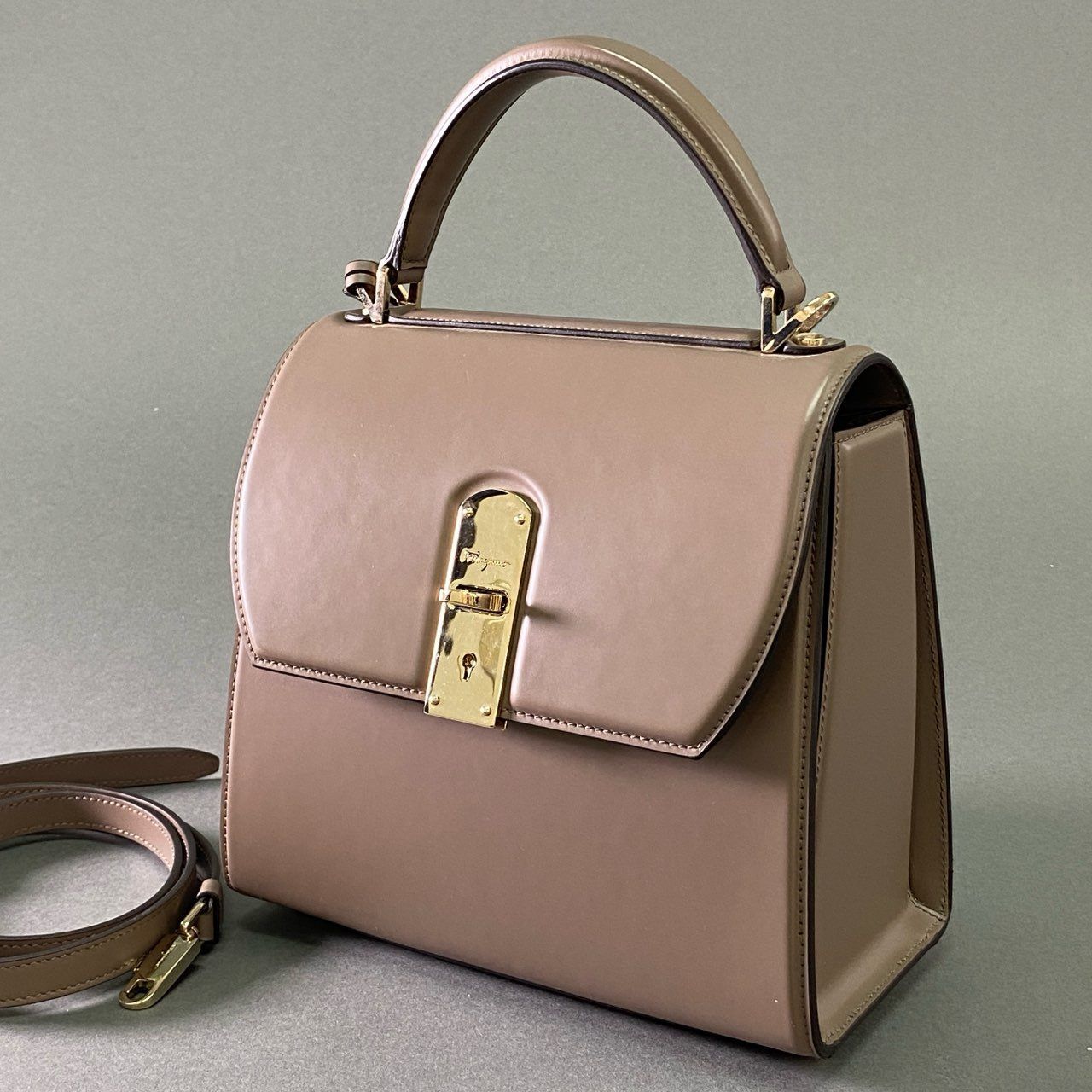 Ck12 Salvatore Ferragamo サルヴァトーレフェラガモ Boxyz ボクシィズ 2way ハンドバッグ ショルダーバッグ ベージュ  レザー レディース 女性用 鞄 - メルカリ