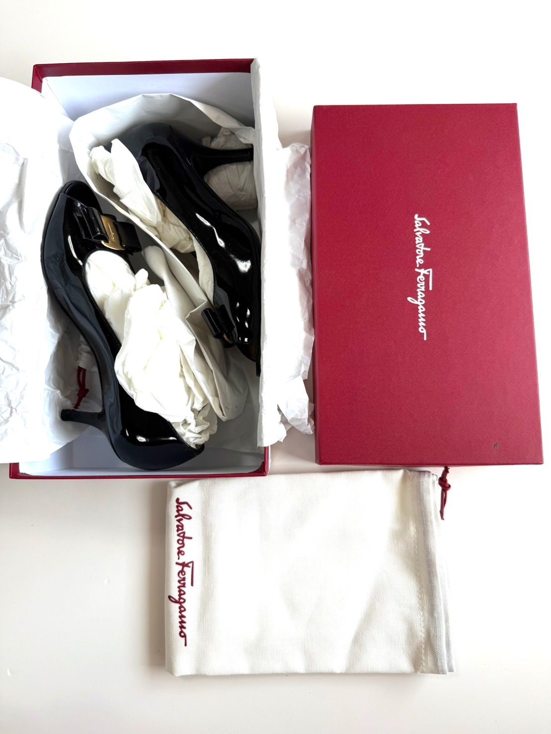 【箱・保存袋付き】Ferragamo フェラガモ ヴァラリボン パテントレザー パンプス 7cmヒール 黒 7½D