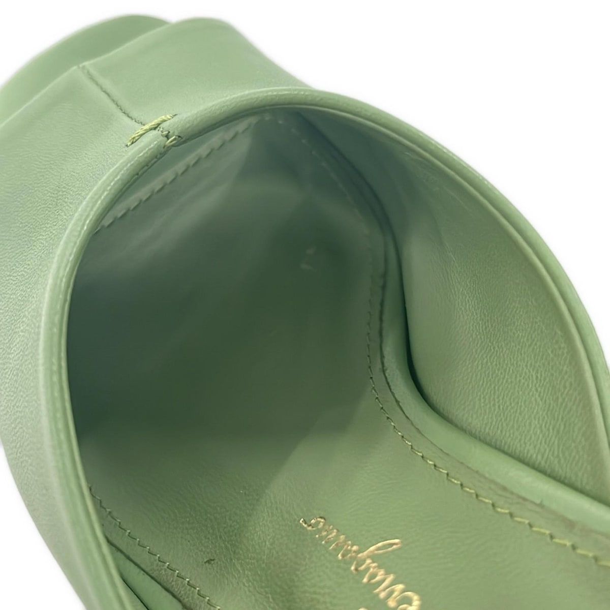 - ライトグリーン