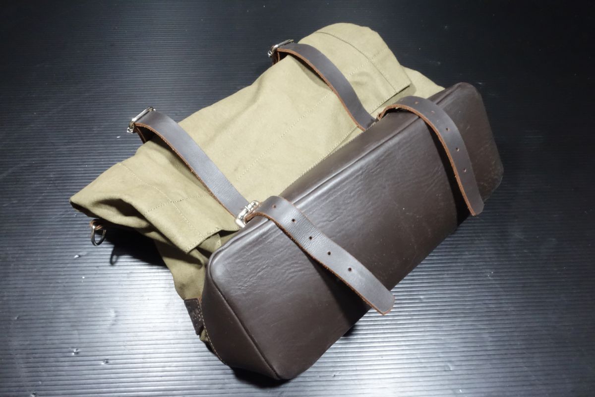 1 サドルバッグ La Poderosa Goods Bariloche 25L ベージュ 縦40～50cm×横38cm×厚15cm R20250901