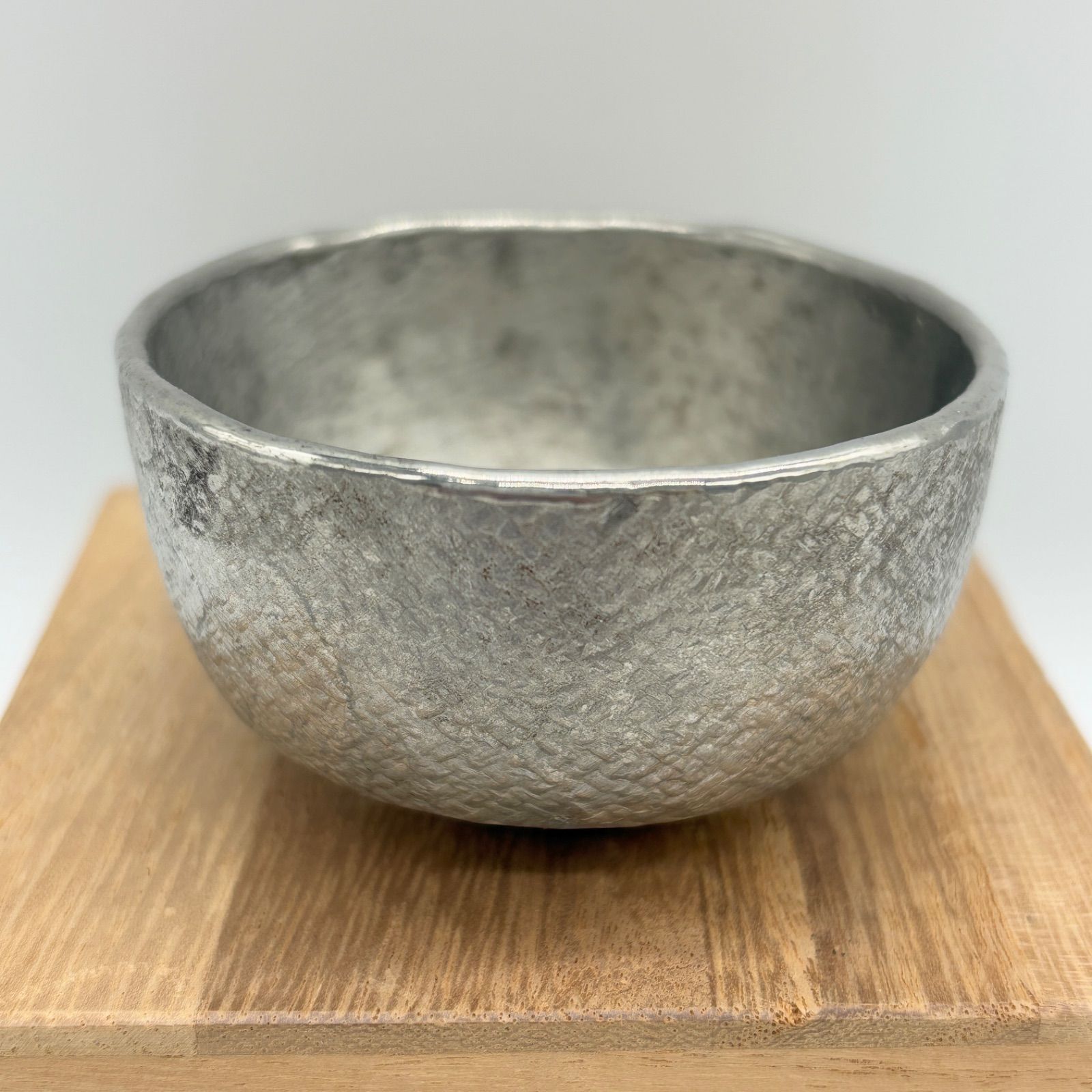 鶴岡鉦次郎　銀製　SILVER刻印　鎚目　匙　約36g　共箱　M　R4329 鶴岡鉦次郎 銀製 SILVER刻印 鎚目 匙 約36g 共箱 M R4329