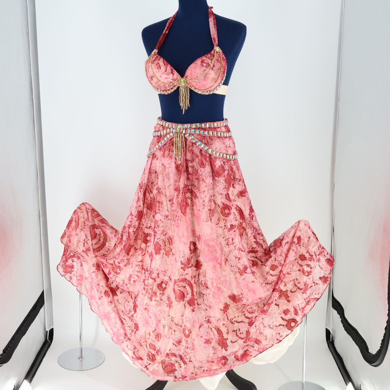 Eman zaki: ベリーダンス セットアップ ベージュ ビーズ装飾 Eman zaki