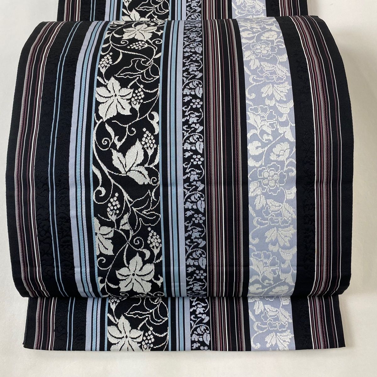 黒銀彩袋帯葡萄唐草