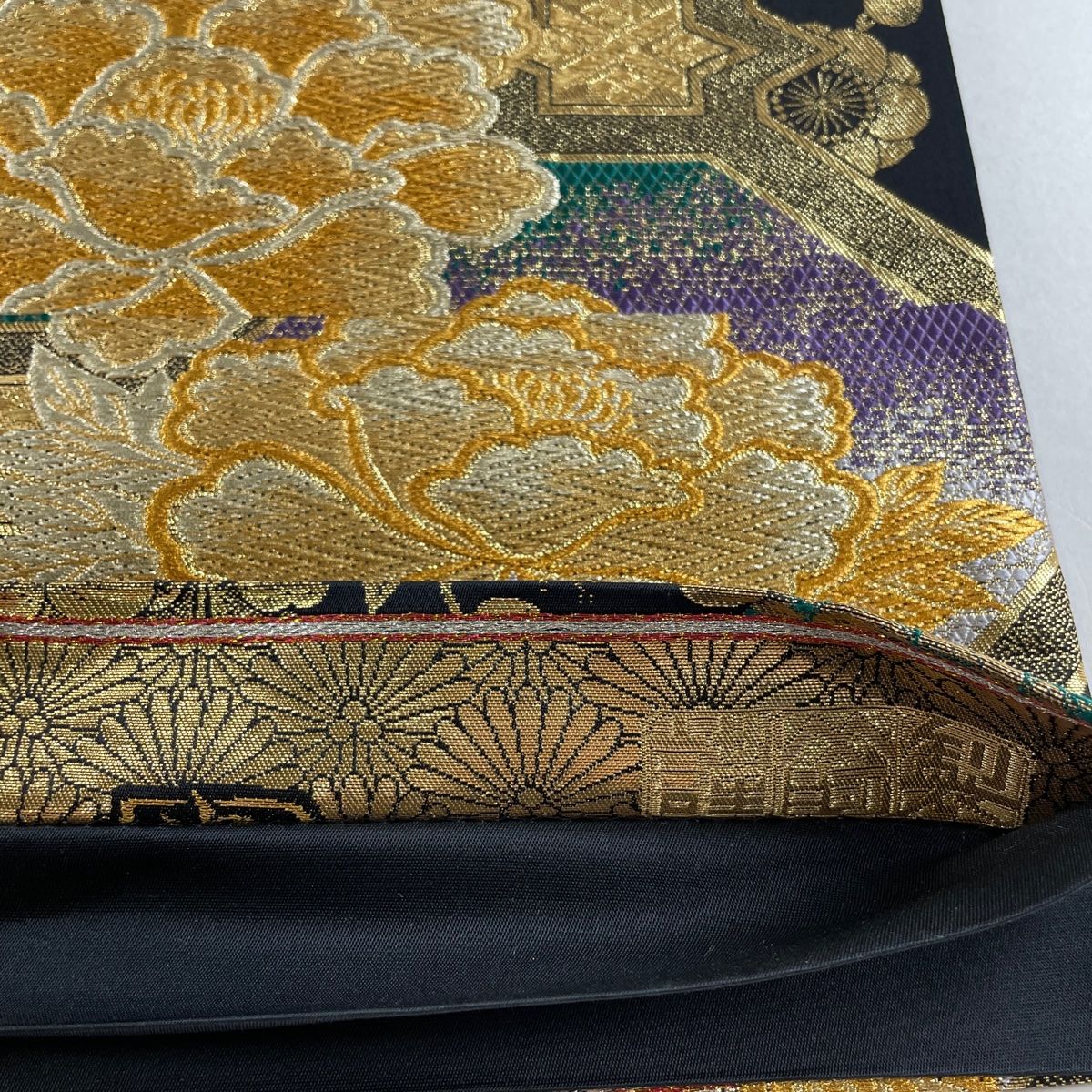 アンティーク袋帯 美品 正絹織生地 牡丹色のラメ地に黒百合の刺繍織柄 A271 楽天市場】【新古品】 袋帯 未使用 フォーマル 正絹 螺鈿箔 金糸