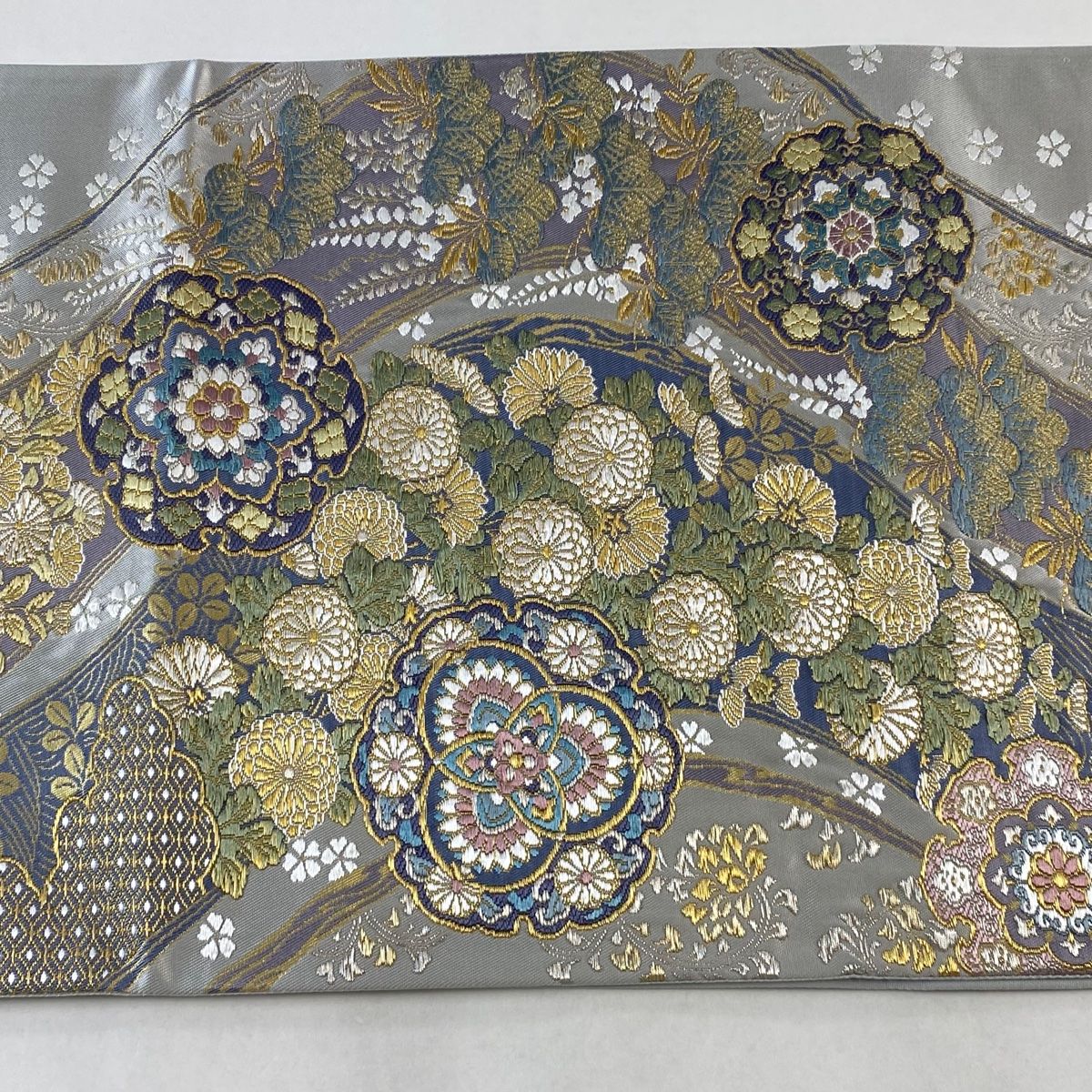 袋帯 美品 秀品 和泉錦 華文 笠松 金銀糸 灰色 六通 正絹 【中古 
