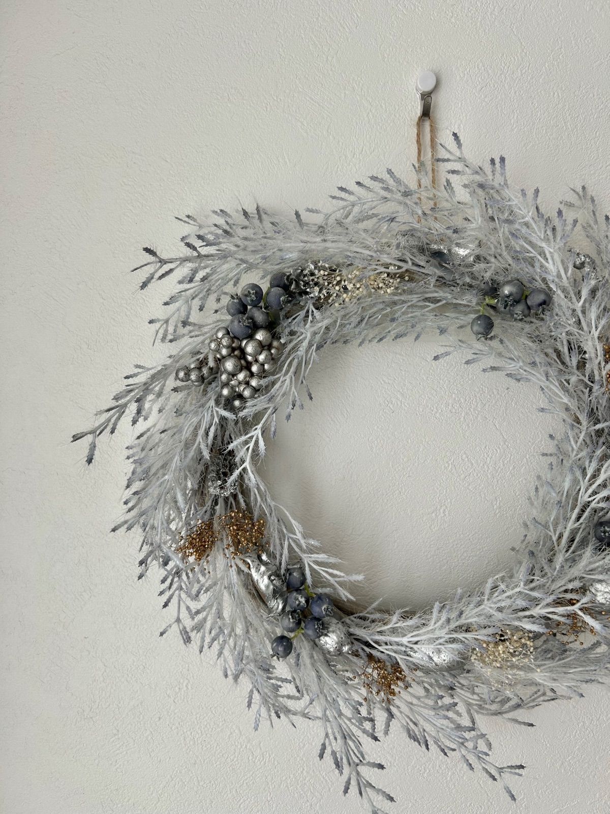 新作】毛糸玉リース☆white gold winter