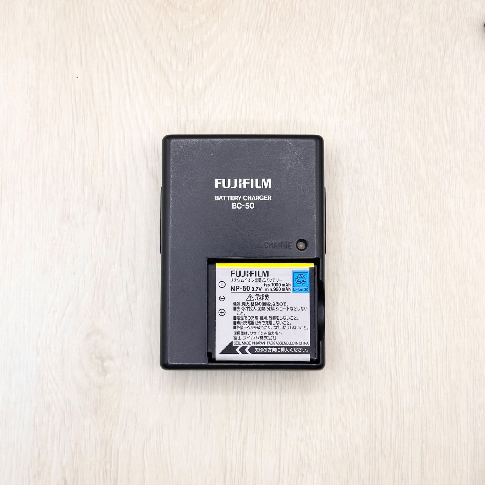 FUJIFILM FINEPIX T400 充電器 バッテリー2個 訳あり FUJIFILM FINEPIX T400 充電器 バッテリー2個 訳あり FUJIFILM 富士