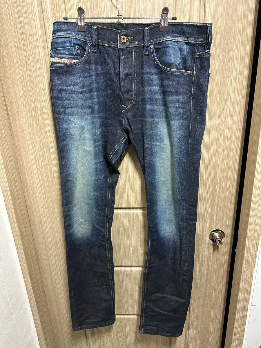 【雷市場（ポンジャン）商品韓国直送】 DIESEL(ディーゼル) デニム パンツ 32 インチ